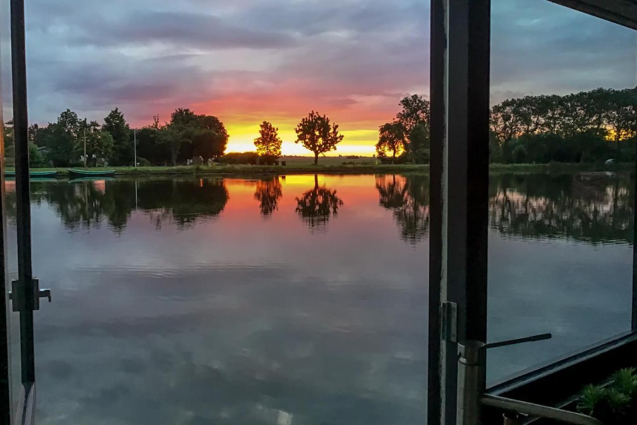 אלפן אן דן ריין Aangenaam Op De Rijn, Woonboot, Inclusief Prive Sauna מראה חיצוני תמונה