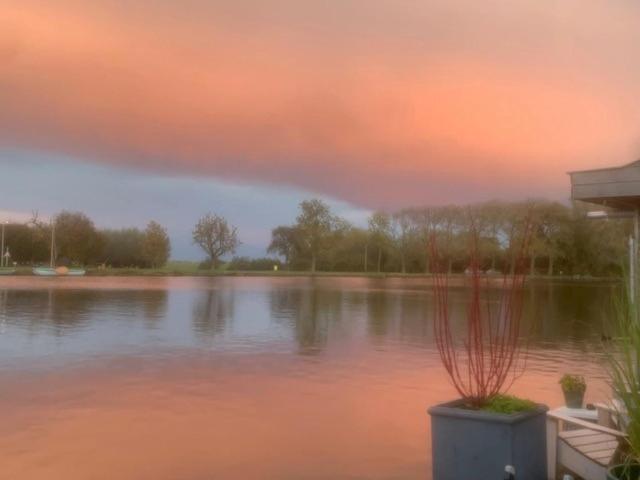 אלפן אן דן ריין Aangenaam Op De Rijn, Woonboot, Inclusief Prive Sauna מראה חיצוני תמונה