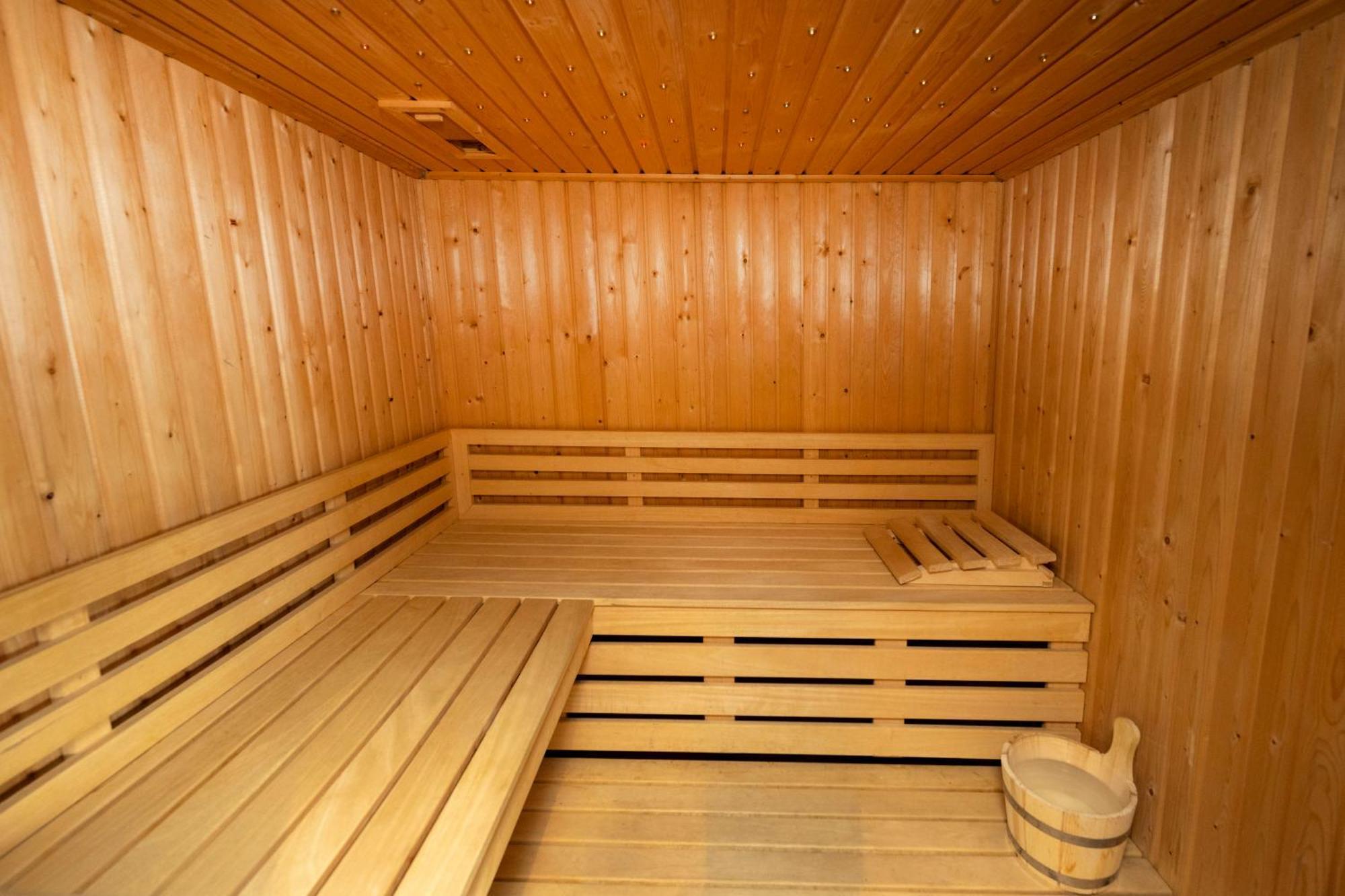 אלפן אן דן ריין Aangenaam Op De Rijn, Woonboot, Inclusief Prive Sauna מראה חיצוני תמונה